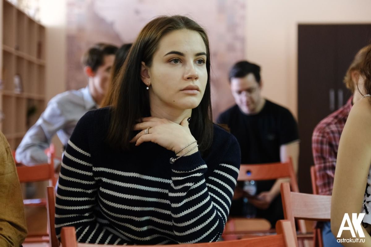 Студенты АГУ встретились с известным астраханским фотохудожником