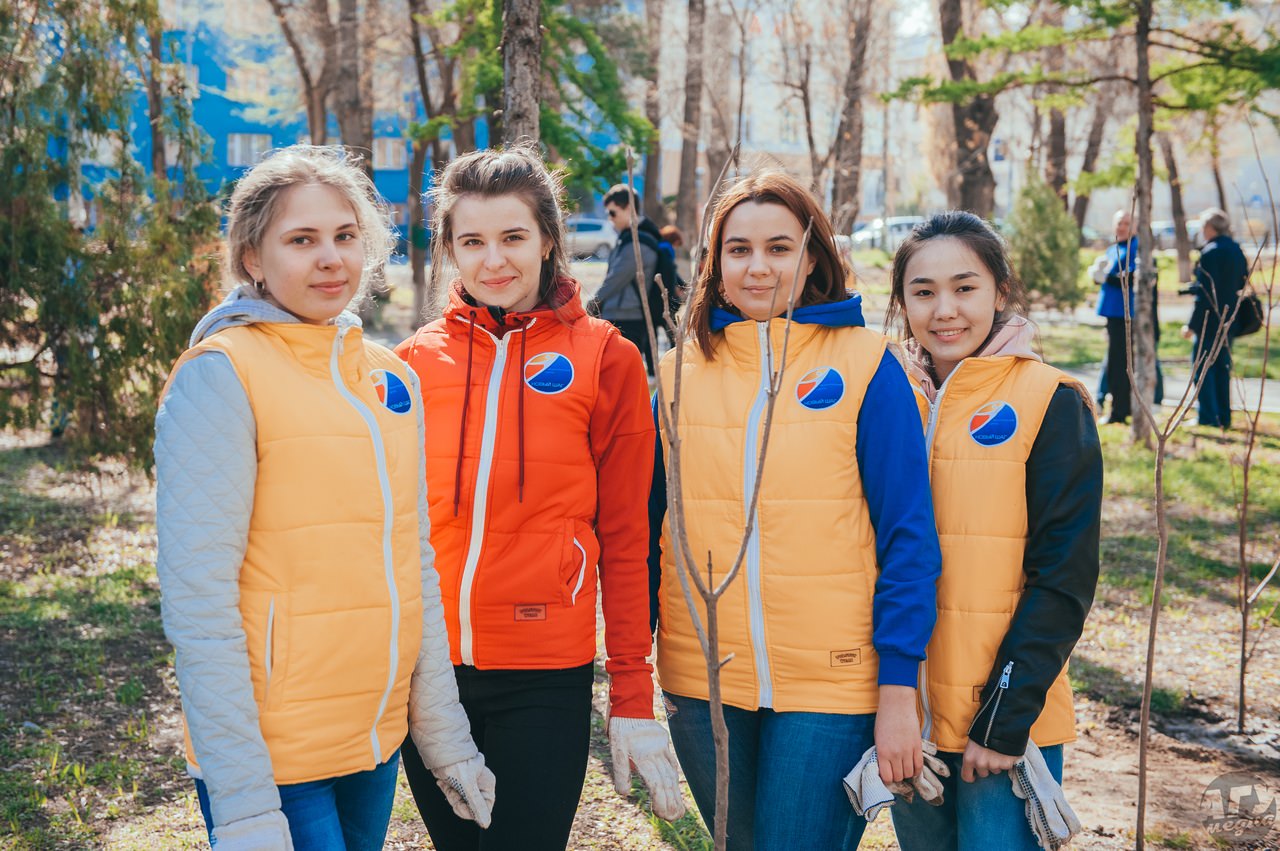 Астраханский госуниверситет вышел на общегородской субботник