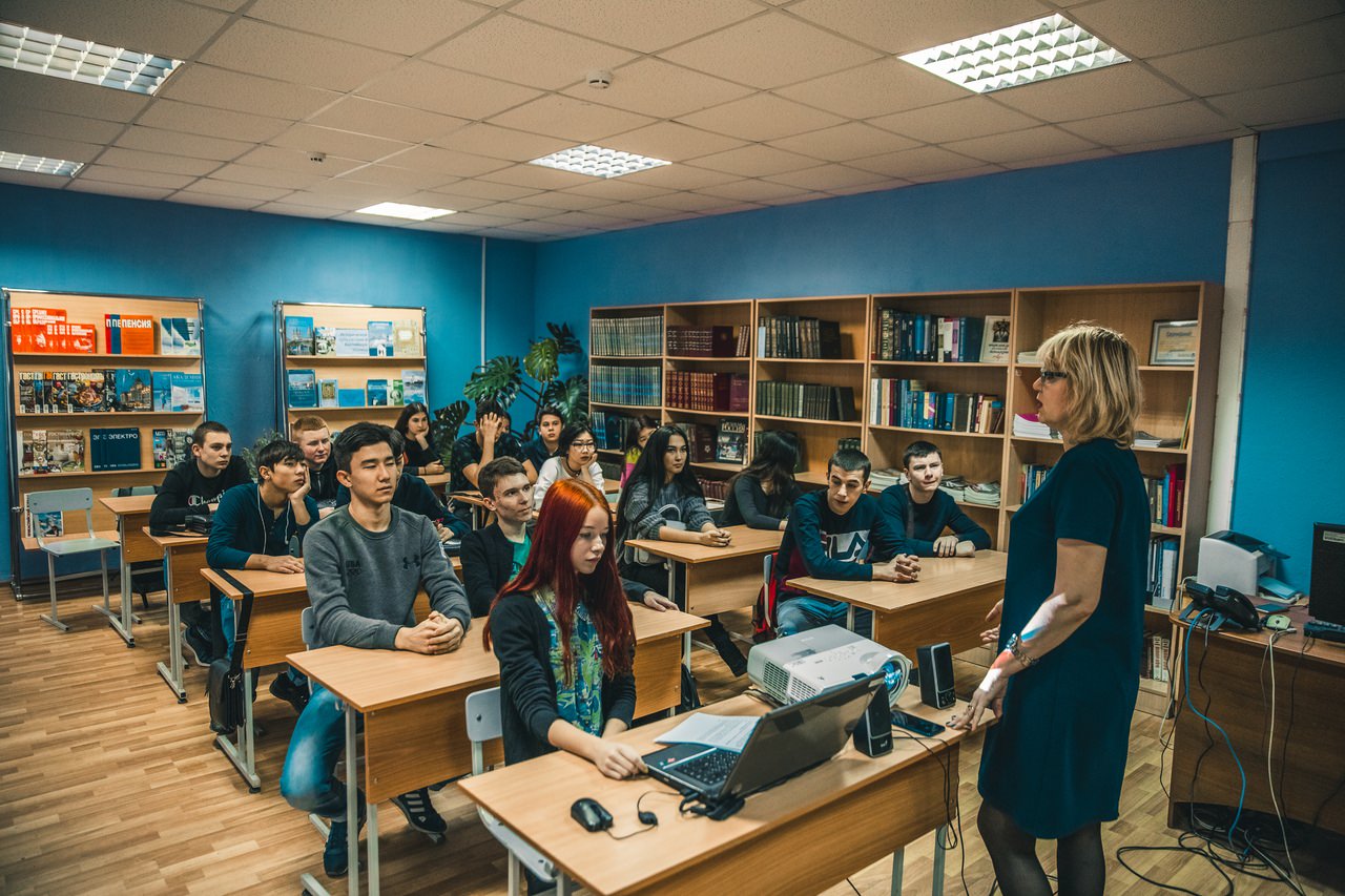 В библиотеке колледжа АГУ сыграли в «Свою игру»