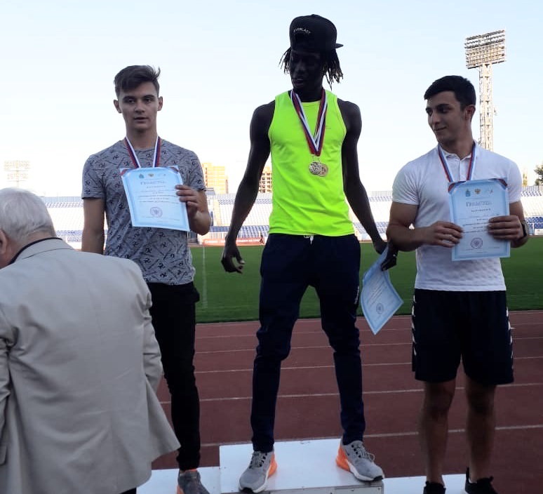 Сборная легкоатлетов АГУ выиграла Осенний кубок