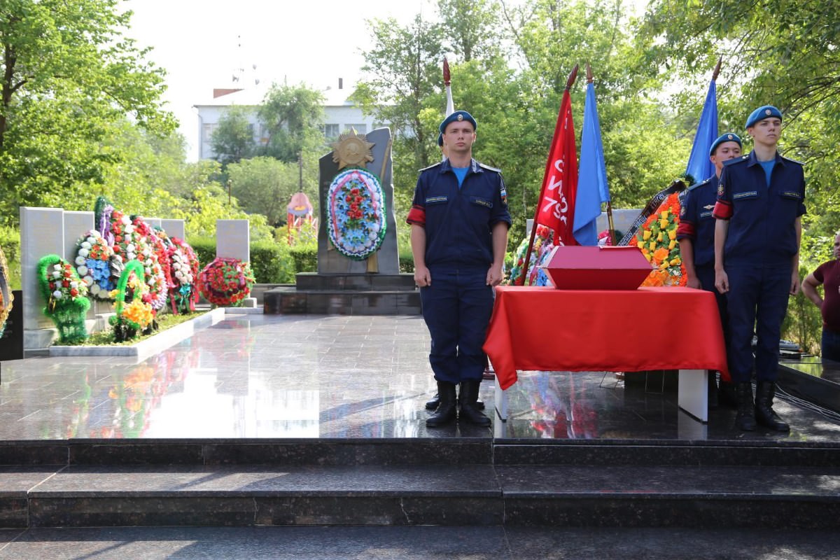 Поисковики АГУ проводили в последний путь бойца Красной армии