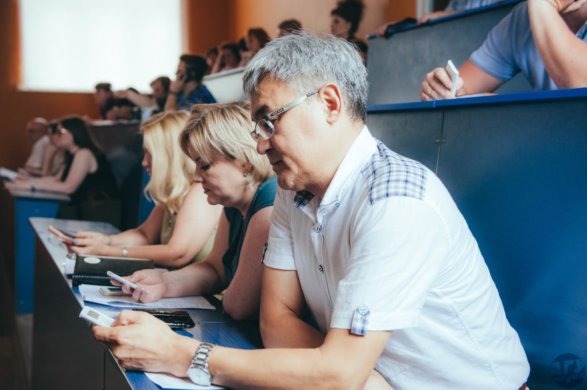 Июньское заседание учёного совета АГУ посетили актёры в гриме