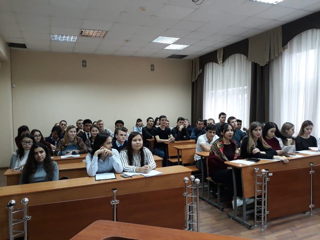 Студенты АГУ углубились в изучение конституционных норм