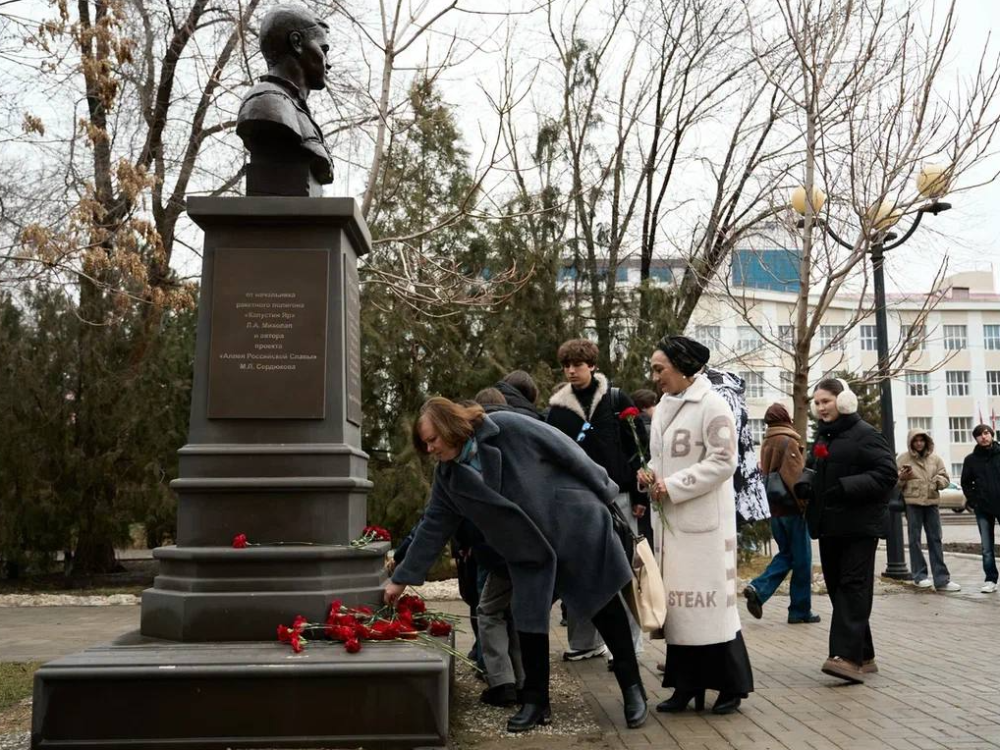 ������������ �������� ������ ��������� ������������ ���� ������� � 120-����� �����