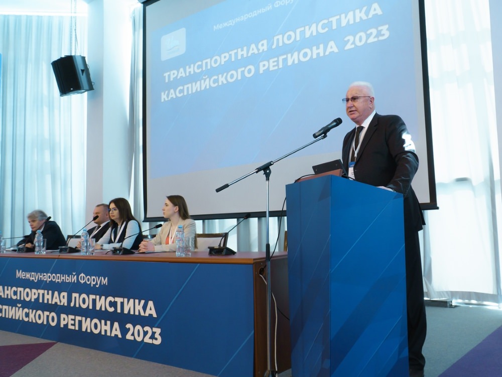 Konstantin Markelov Makes Proposals on�Transport Logistics Development at�the International Forum